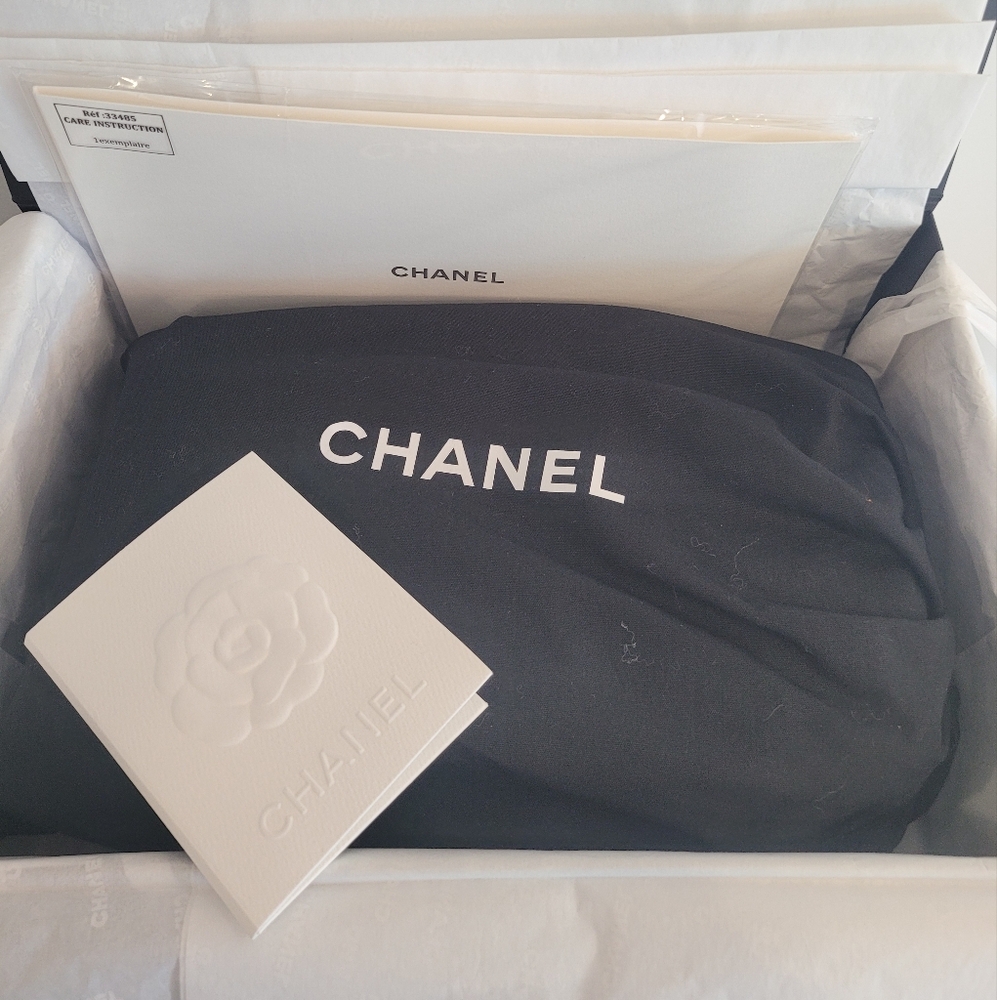Chanel Flapbag Metallic Prune with Gold Chain. Medium Size - Picture 2 of 4
